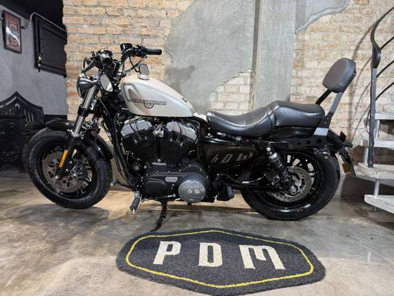HARLEY-DAVIDSON SPORTSTER FORTY-EIGHT 